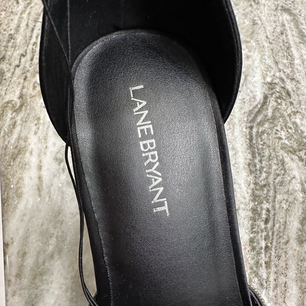Elegant Black Women's Shoes with Rhinestone Bow Detail - Picture 3 of 7